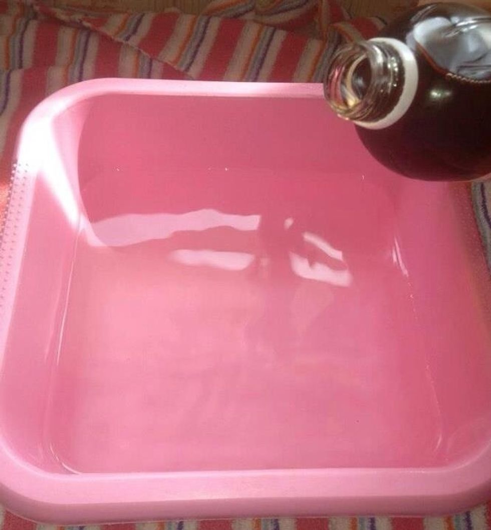 Add vinegar to the water into a bowl