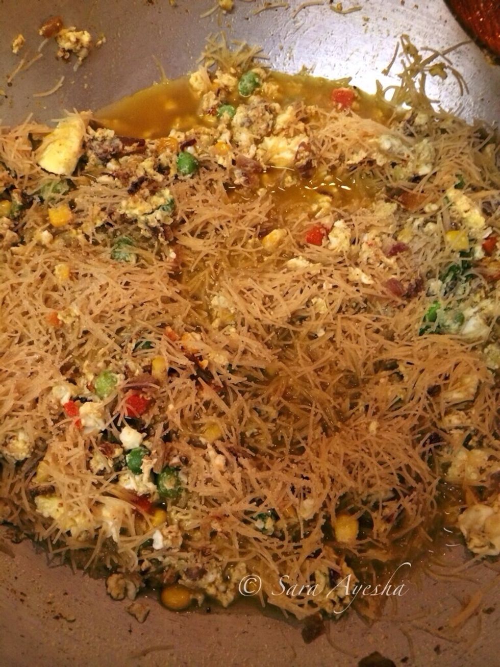 Add water very little you don't want the vermicelli sticky. And then toss the vermicelli into the pan. Cover and cook until all liquid gone and it's cooked. If needed add in some more water.Check salt