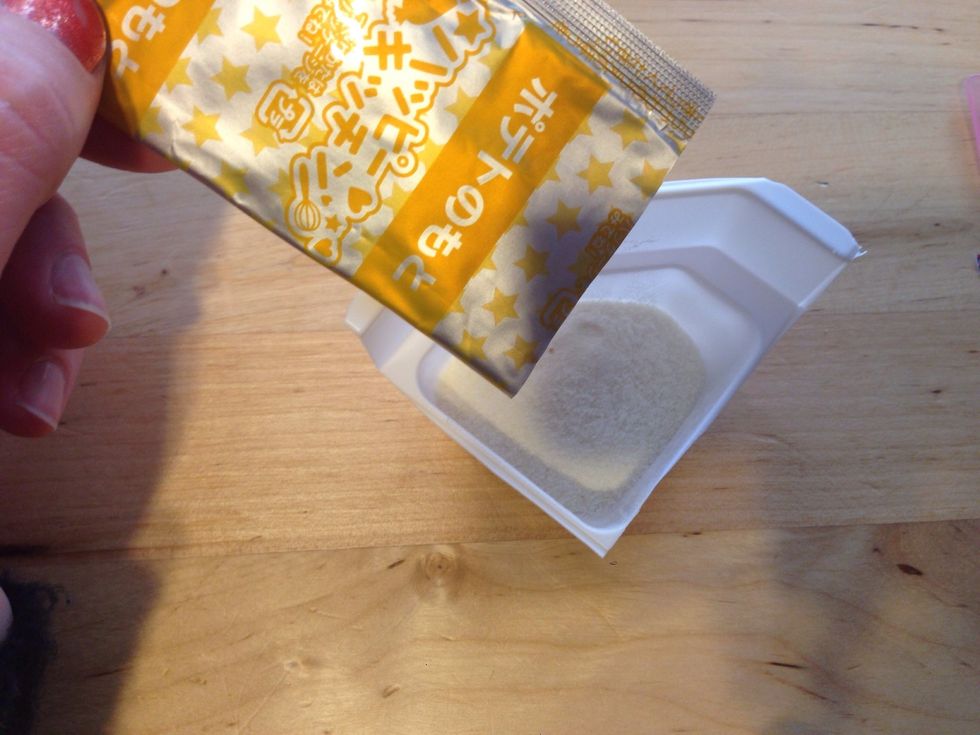 Add YELLOW French Fry Potato Powder to Triangle Lined bottom tray