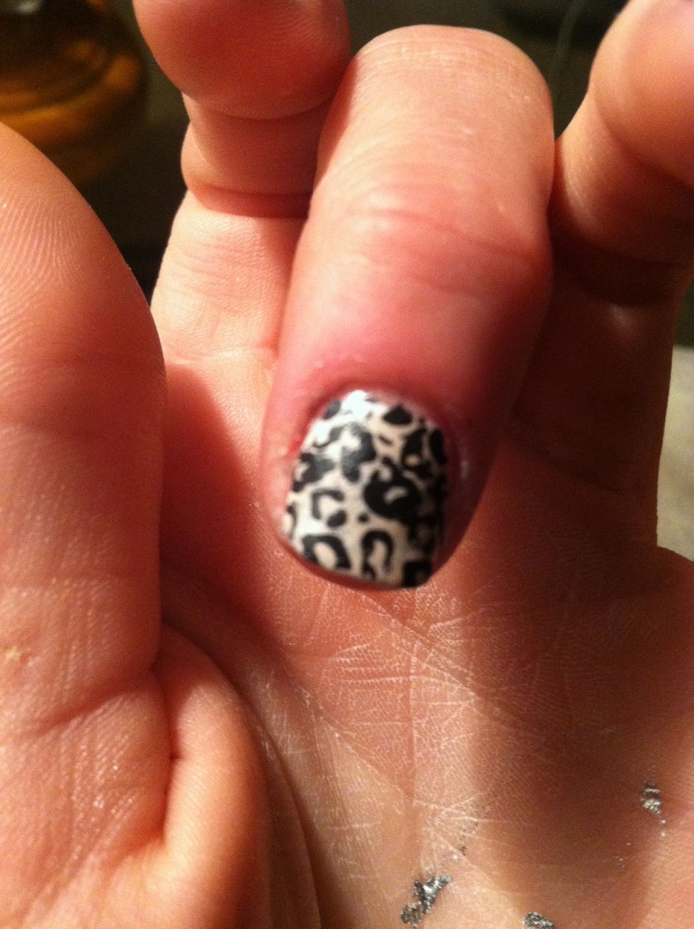 Add your animal print. It's basically just a bunch of irregularly shaped blobs. If you're nervous about messing up, try practicing on paper. (Acrylic paint will wash off with water. \ud83d\ude09)