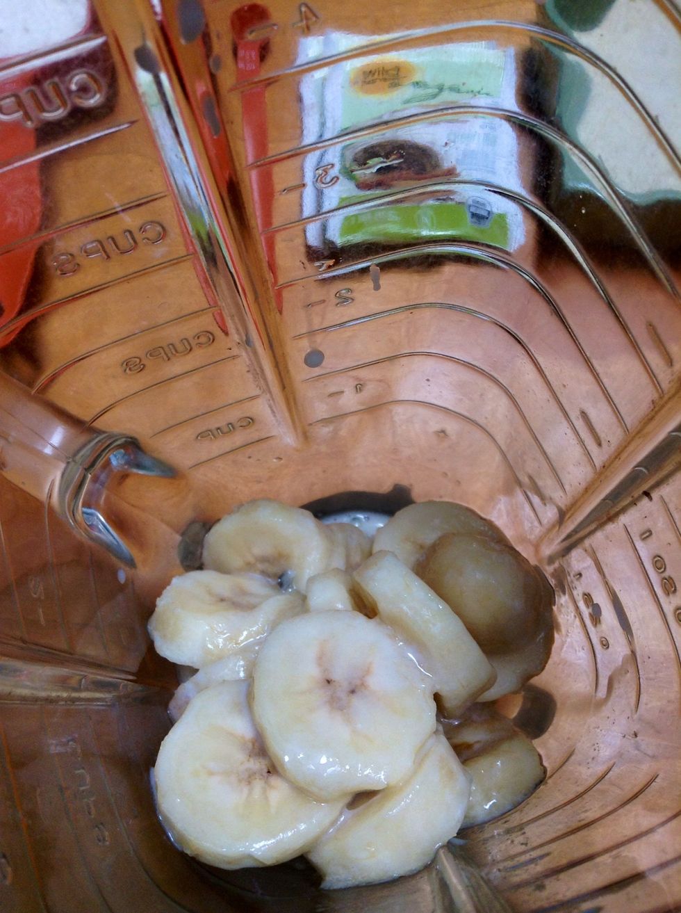Add your banana and almond milk while you're waiting for the tea to brew! Make sure the bananas aren't completely frozen or else they'll stall up the blender \ud83c\udf38