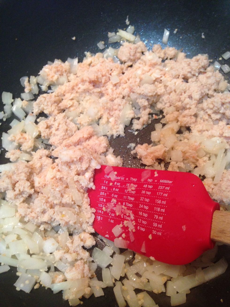 Add your crab in the pan. I'm using can crab, but of course fresh one always taste better.