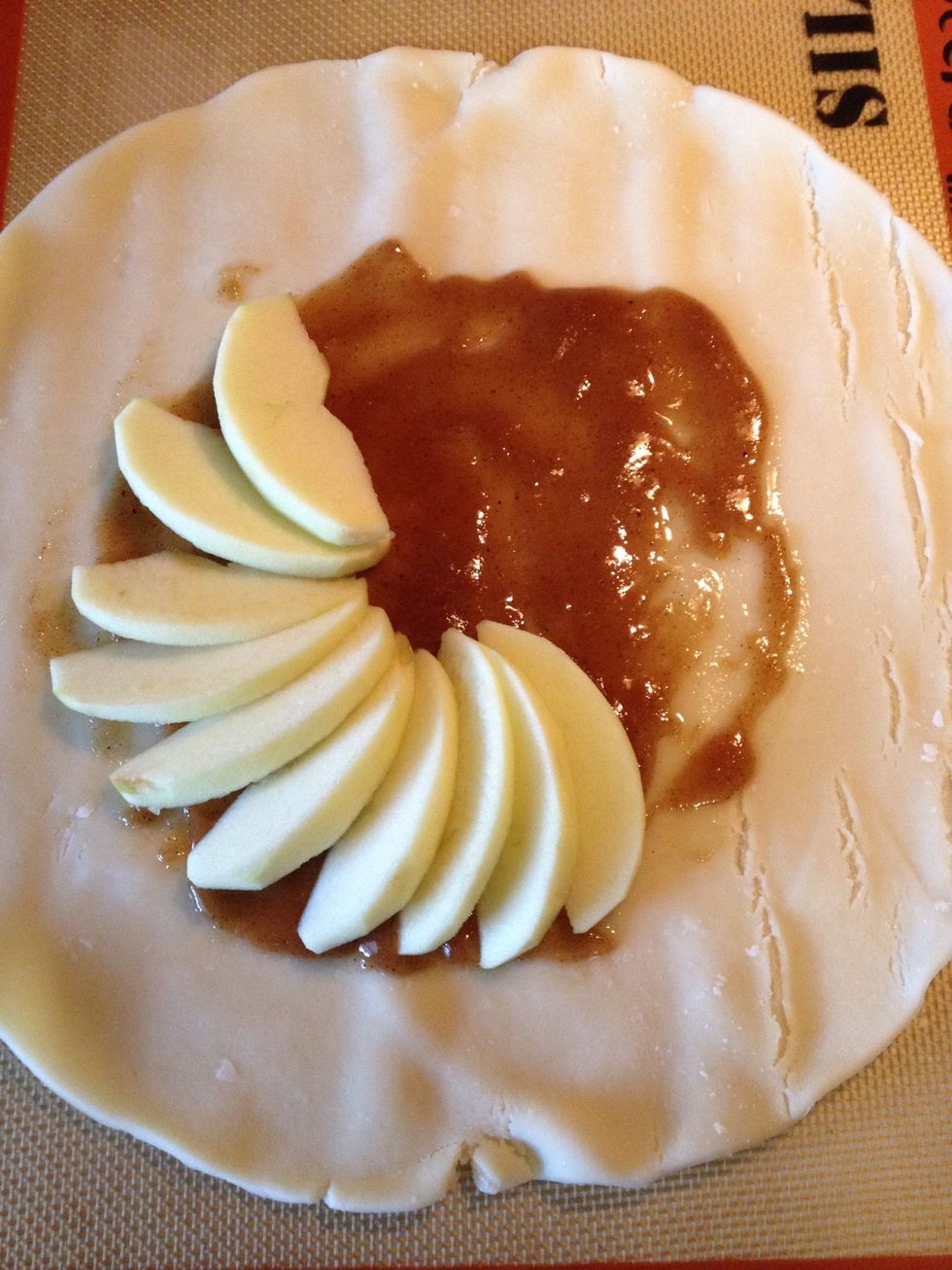 Add your first layer of apples