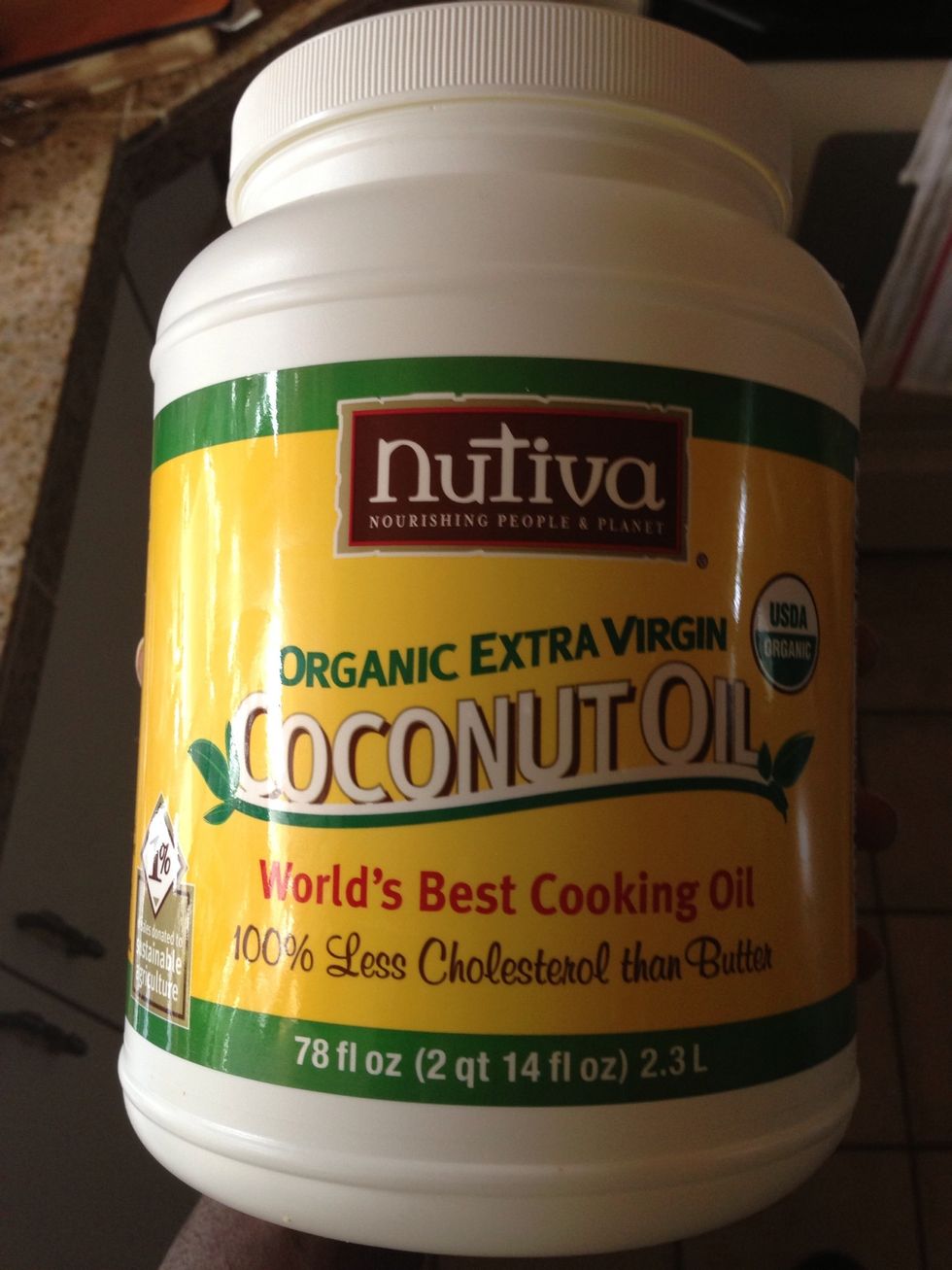 Add your oil now. This is what I had on-hand, but if I had my druthers, you'd see me holding the Tropical Tradition's brand. VERRRY SMOOTH!