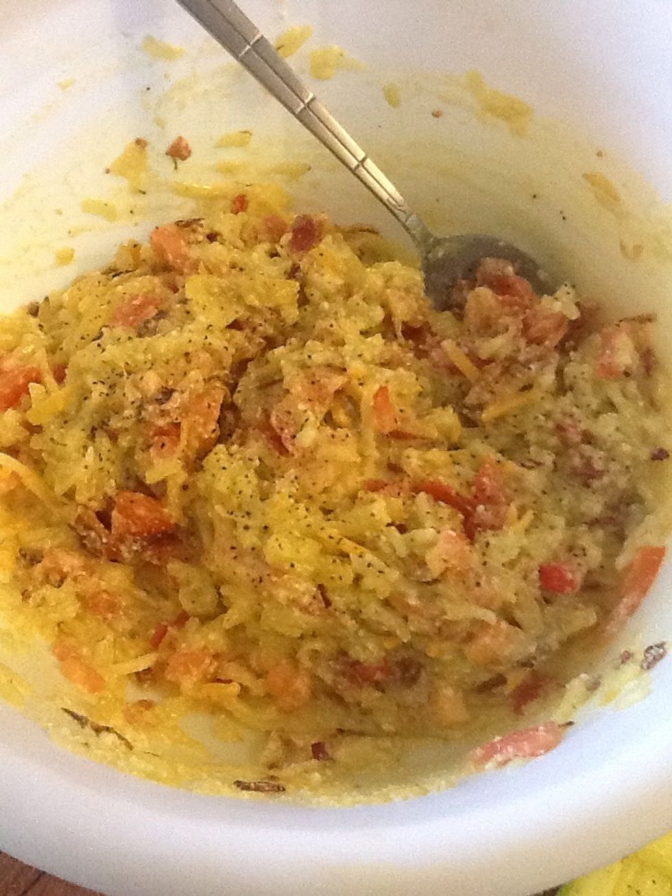 Add your sour cream, thyme to the zucchini pulp mixture, give it a good stir, add the Roma tomato and the bacon/onion mixture. Stir well!