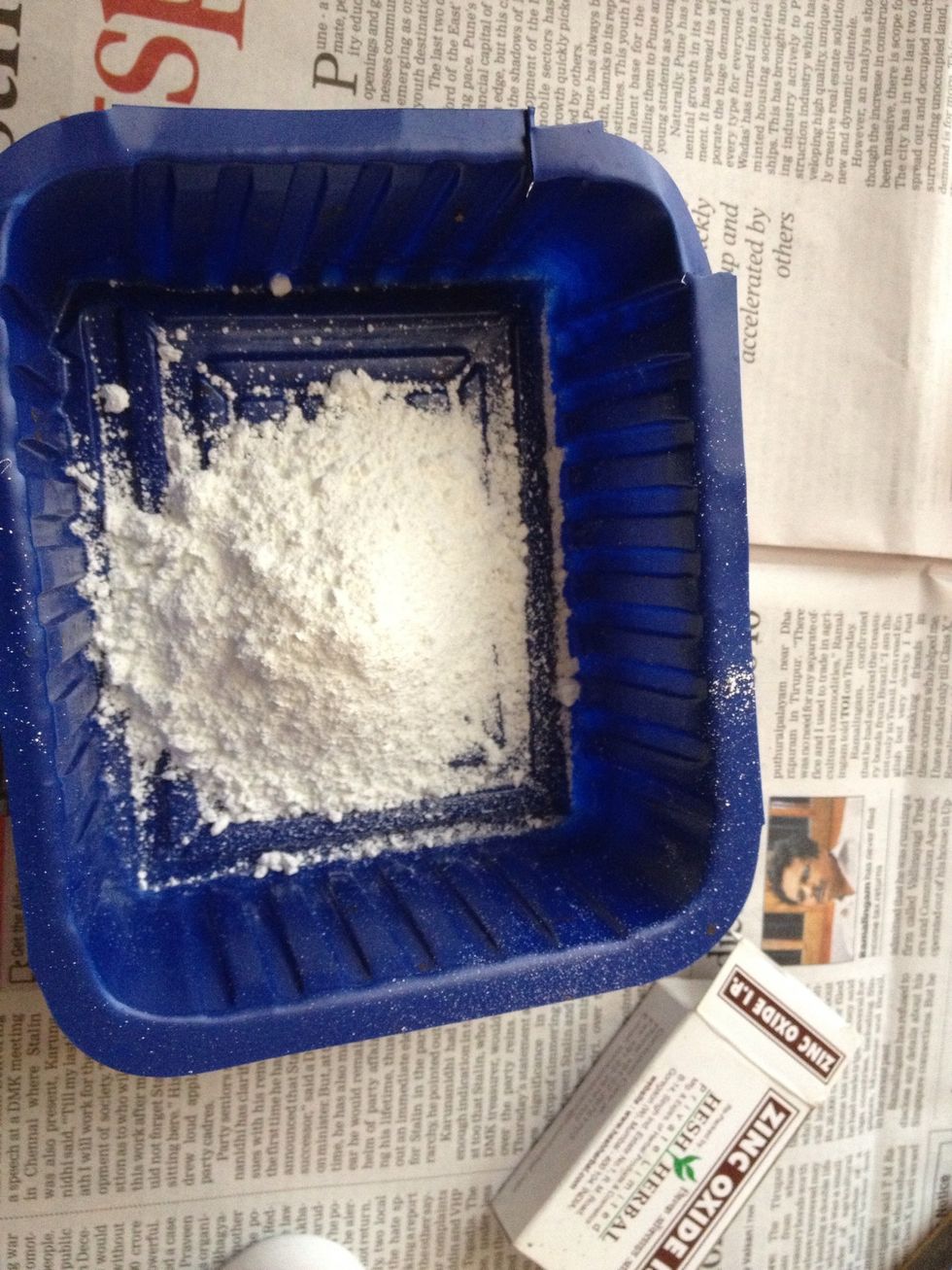 Add zinc oxide powder.