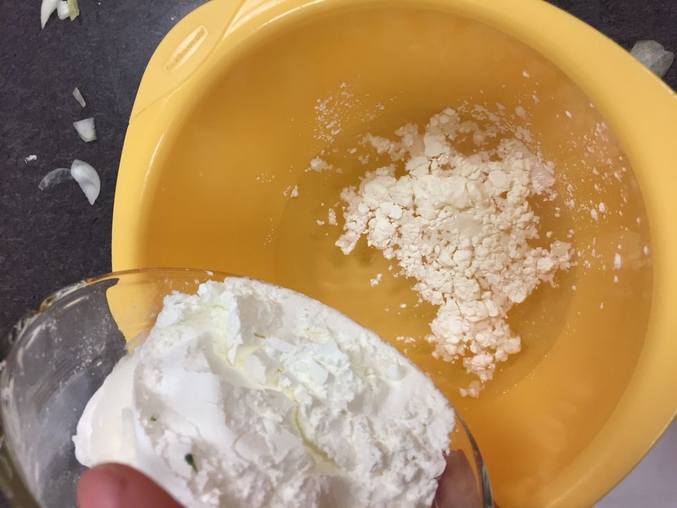 Adding cornstarch into water