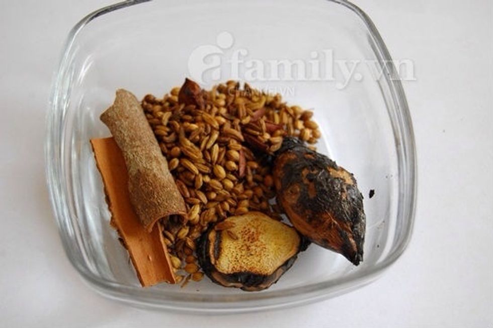 Additional special flavor: if u can find out those, it enhances your flavor a lot: coriander seeds, anise&cinamon. Put them on hot pan 2mins before adding in the broth.