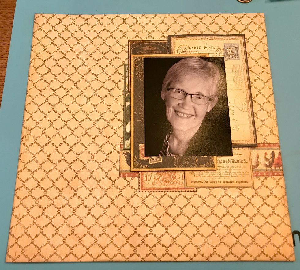 Adhere a 4" x 6" photo to the middle of the two 4x6" cards.