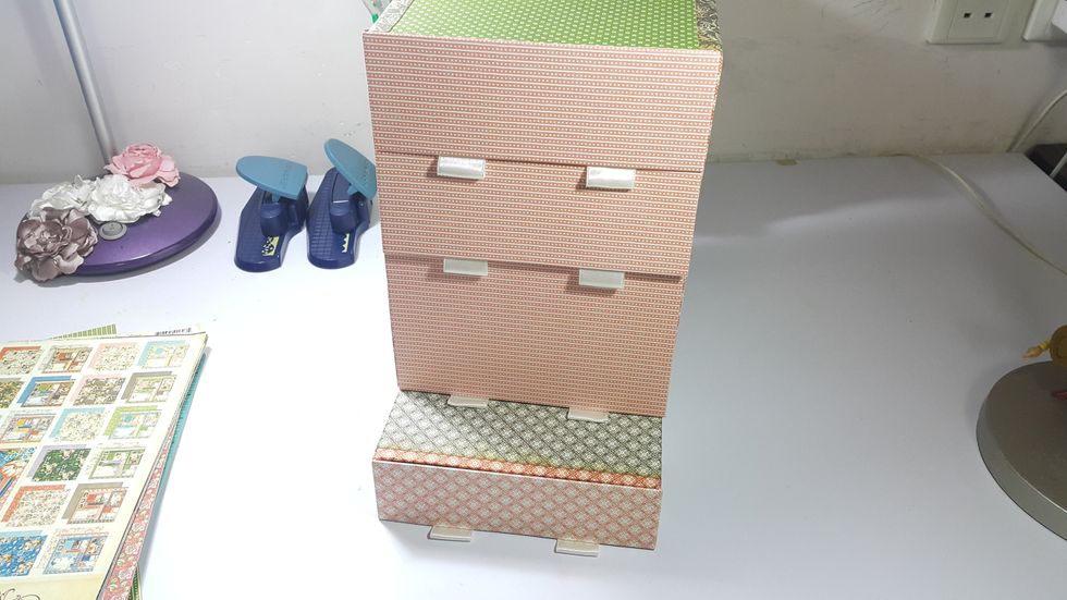 Adhere ribbon handles behind the front boards (except the ground floor, I didn't use the ribbons on the ground floor later), then adhere all on the front of the drawers, mini album and the playhouse.