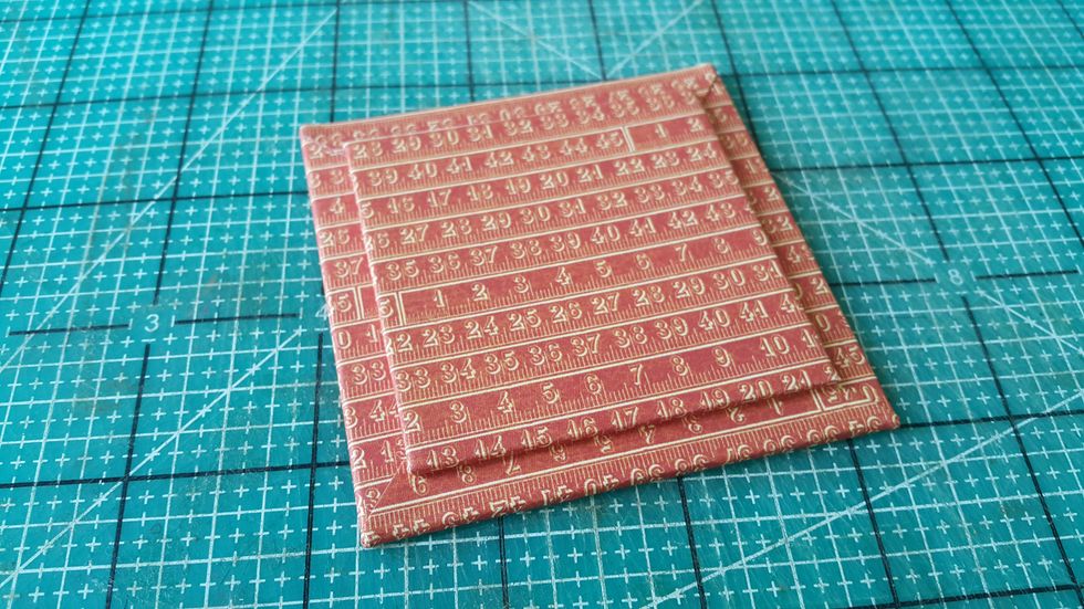 Adhere them together, the smaller piece will be the bottom so your lid can stay without moving