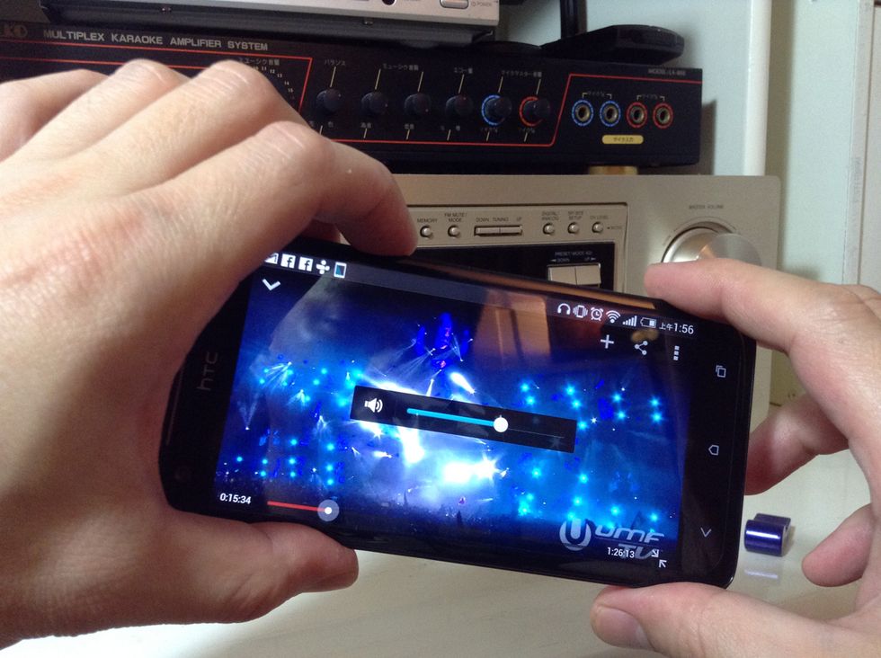 Adjust the volume on the Droid DNA by HTC phone to about 80 precent to get the optimal sound quality without distortion.