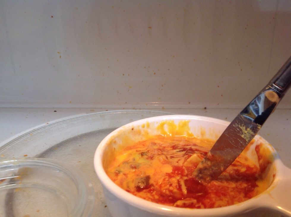 After 1 minute take off the lid and mix the ingredients.