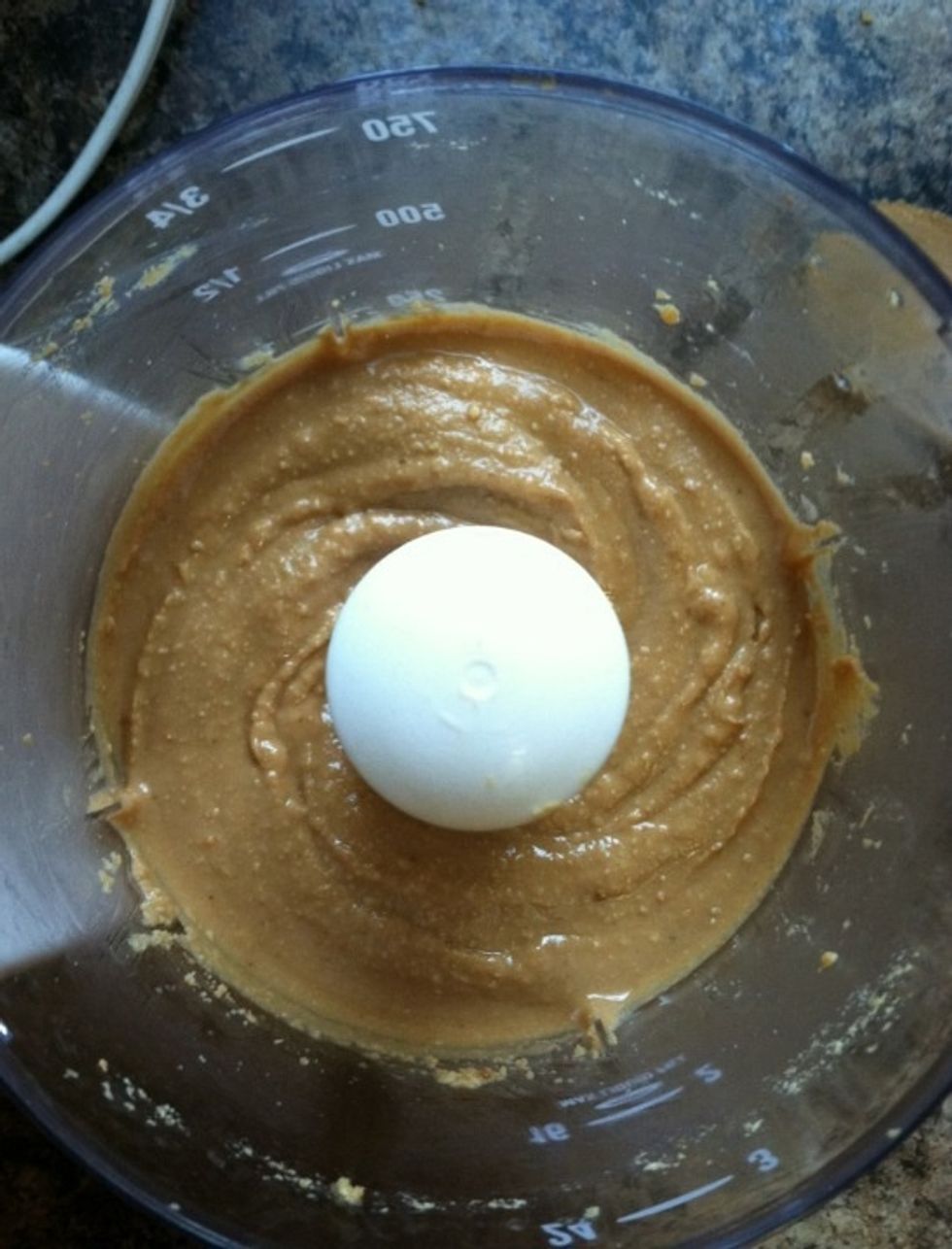 After 11 minutes of blending, I have achieved a rich creamy peanut butter without using any of the oil. If your peanuts are not starting to get wet after 10 minutes you may want to add some oil