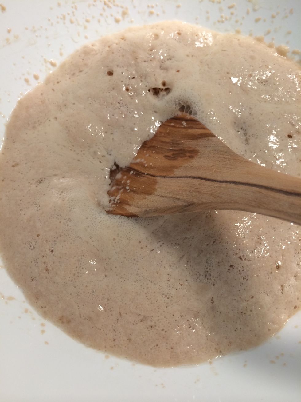 After 15 min, it shd look like this. Add salt, flour n egg. Knead for 5 min until dough is soft n smooth.