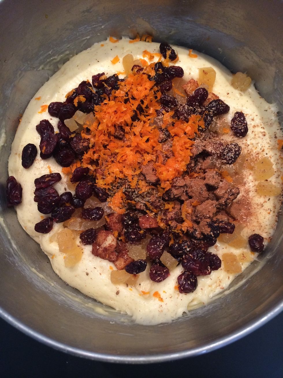 After 2 hrs the dough has tripled in volume. Add the fruits, more spices (1 Tsp cinnamon, more nutmeg and the 2 TBsp of whole anis seeds. Fold in so as all these are incorporated