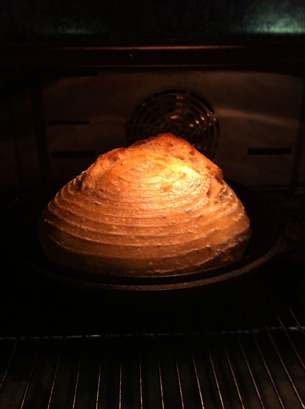 After 20 minutes remove the top part of the Dutch ovn