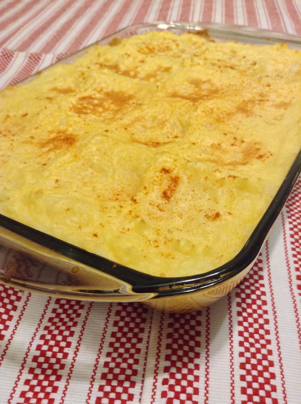 After 20 minutes this delicious dish will be done, for a nice presentation you can sprinkle on some paprika. I slightly broil the top of the potatoes to get a nice golden brown look.