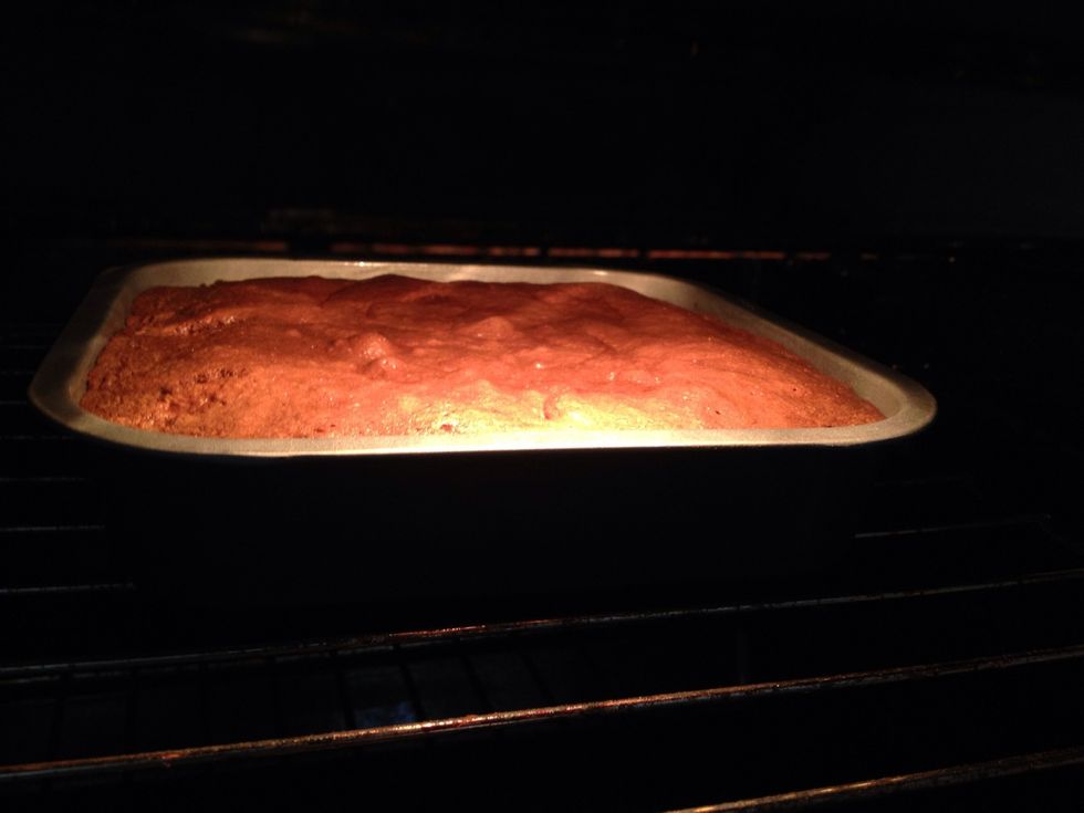After 25 mins: the edges are firm but the centre is still wobbly. Back into the oven with you! I wish this was smell-o-vision Snapguide! Yum!