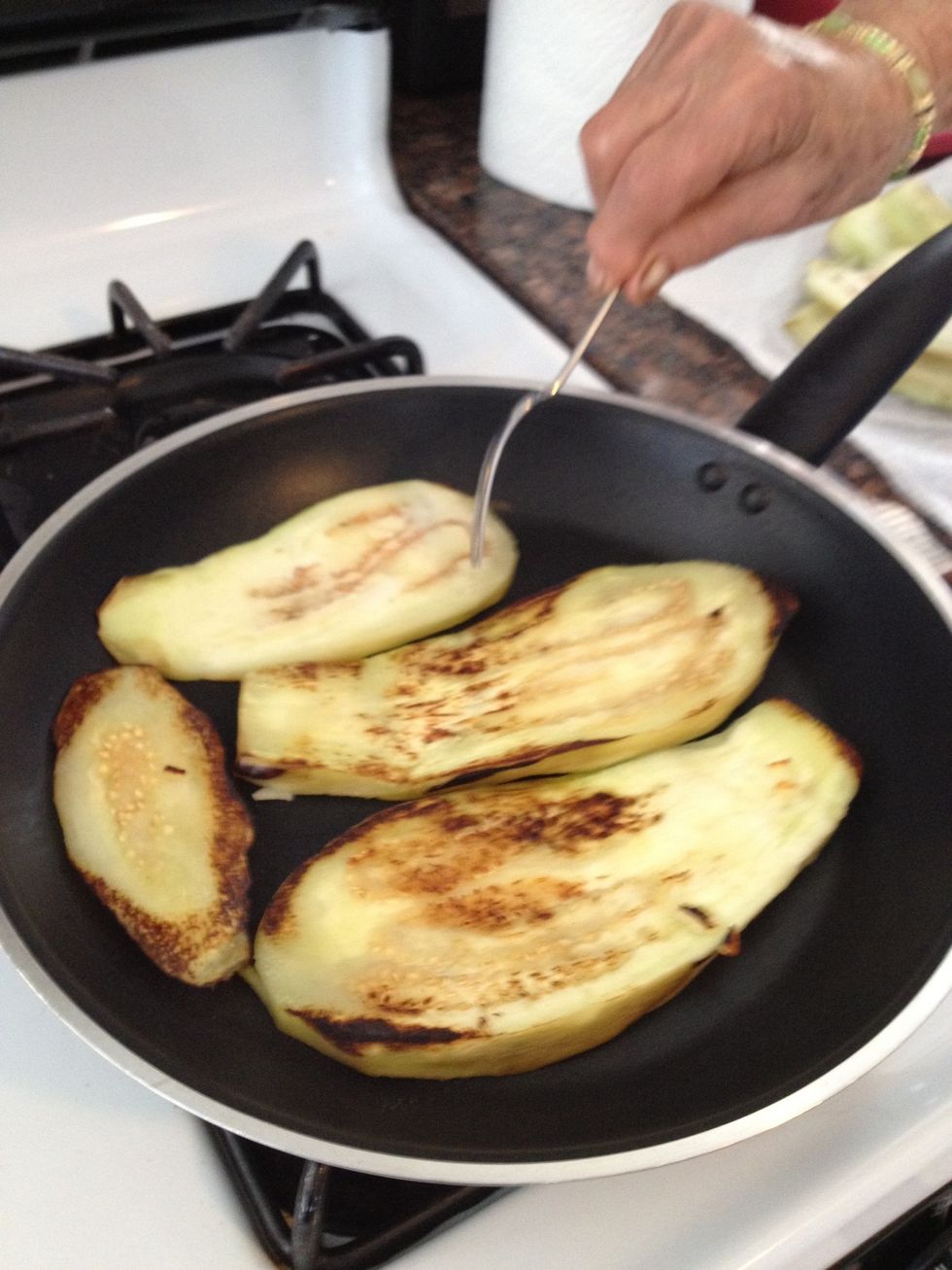 After 3 minutes - flip the eggplant