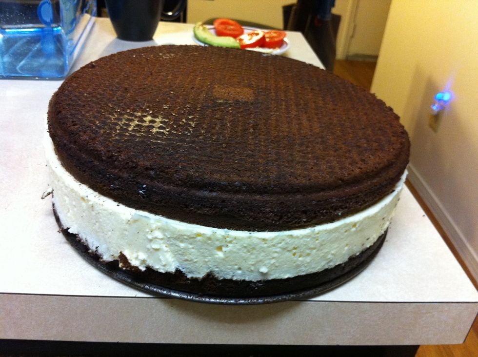 After 30 min.put the cake on a plate and cover with a second part. (cream should be strong)