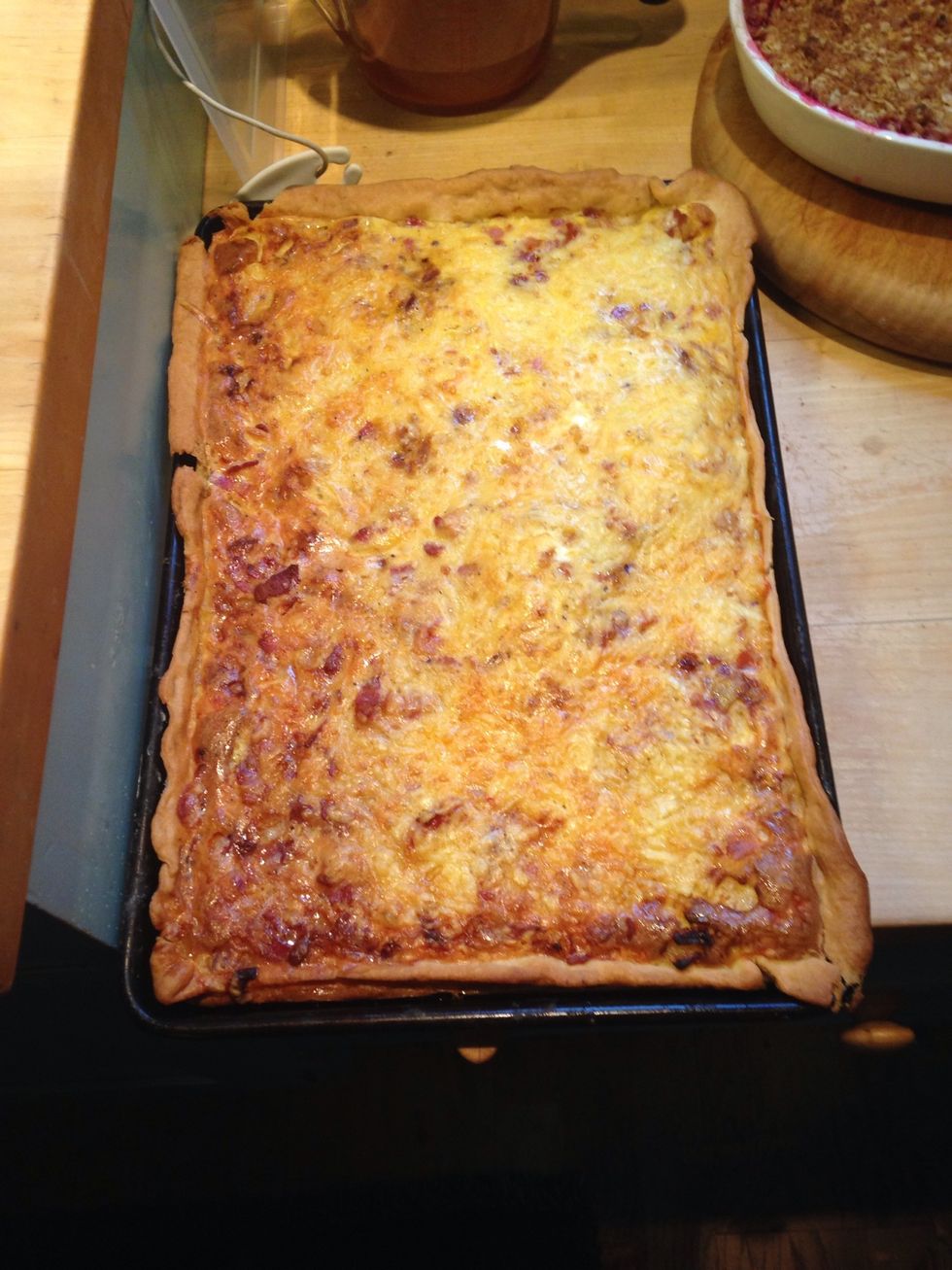 After 30 minutes remove the beautiful quiche from the oven. Then eat!!