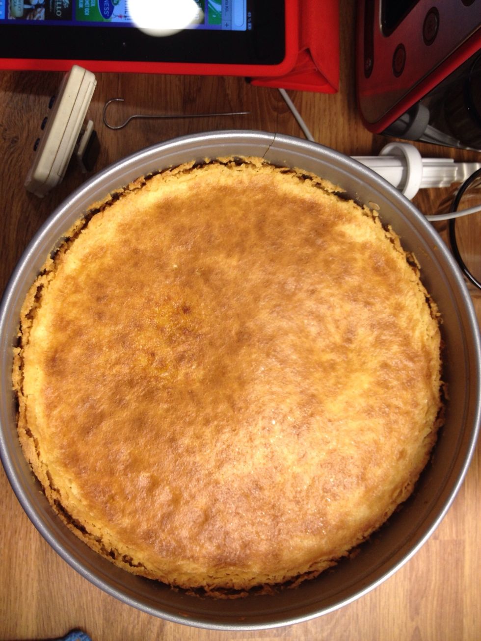 After 30 minutes the cake wasn't ready so I let it bake for another 8 minutes. When you've taken it out of the oven, let it cool. Keep it in the fridge overnight or at least a few hours.