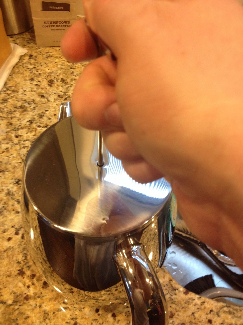 After 4 minutes, plunge the press.