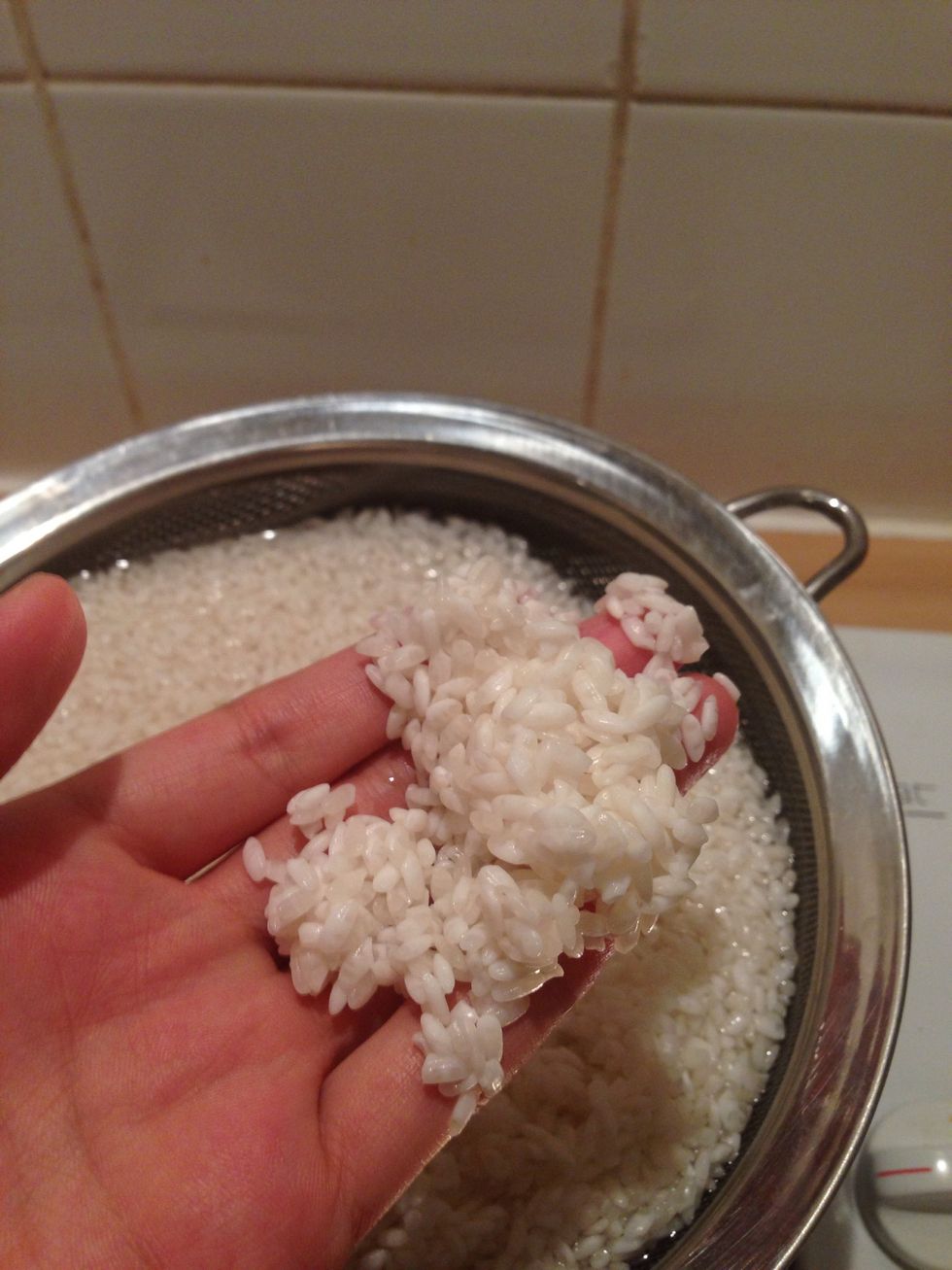 After 40min. You can see the rice is whiter and less transparent part in each of them. We are nearly there.
