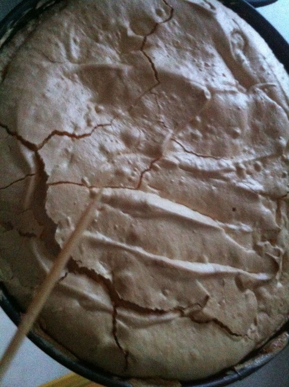 After 45 - 50 minutes (total baking time) test the cake with a toothpick. If no dough remains on the toothpick, the cake is ready to cool down for about 20 minutes.