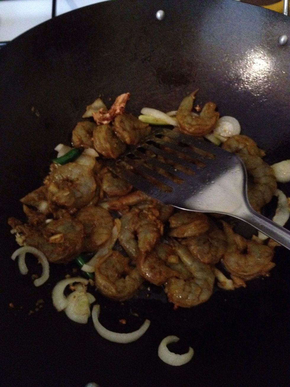 After 5seconds,put the shrimp ,fry it with medium heat