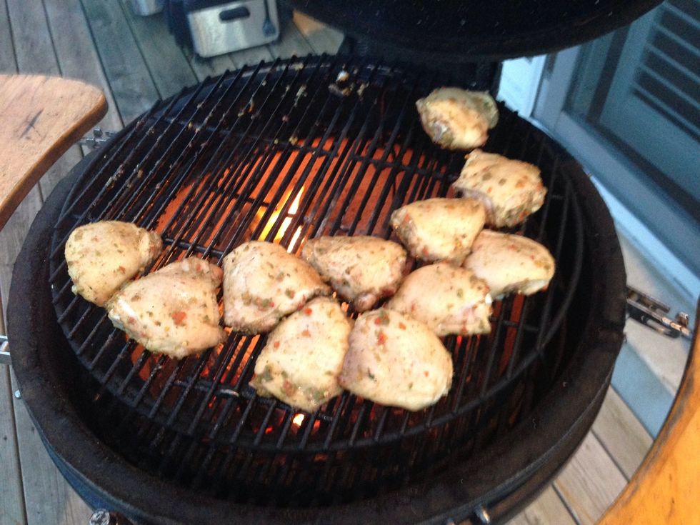 After 7-8 min, too hot over the wood chunk, so rearranging.