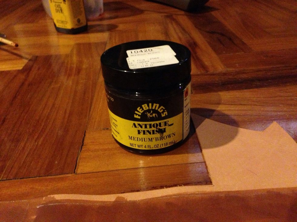 After a couples of layer i used the fiebings antique finish to darken the color and make it more vintage