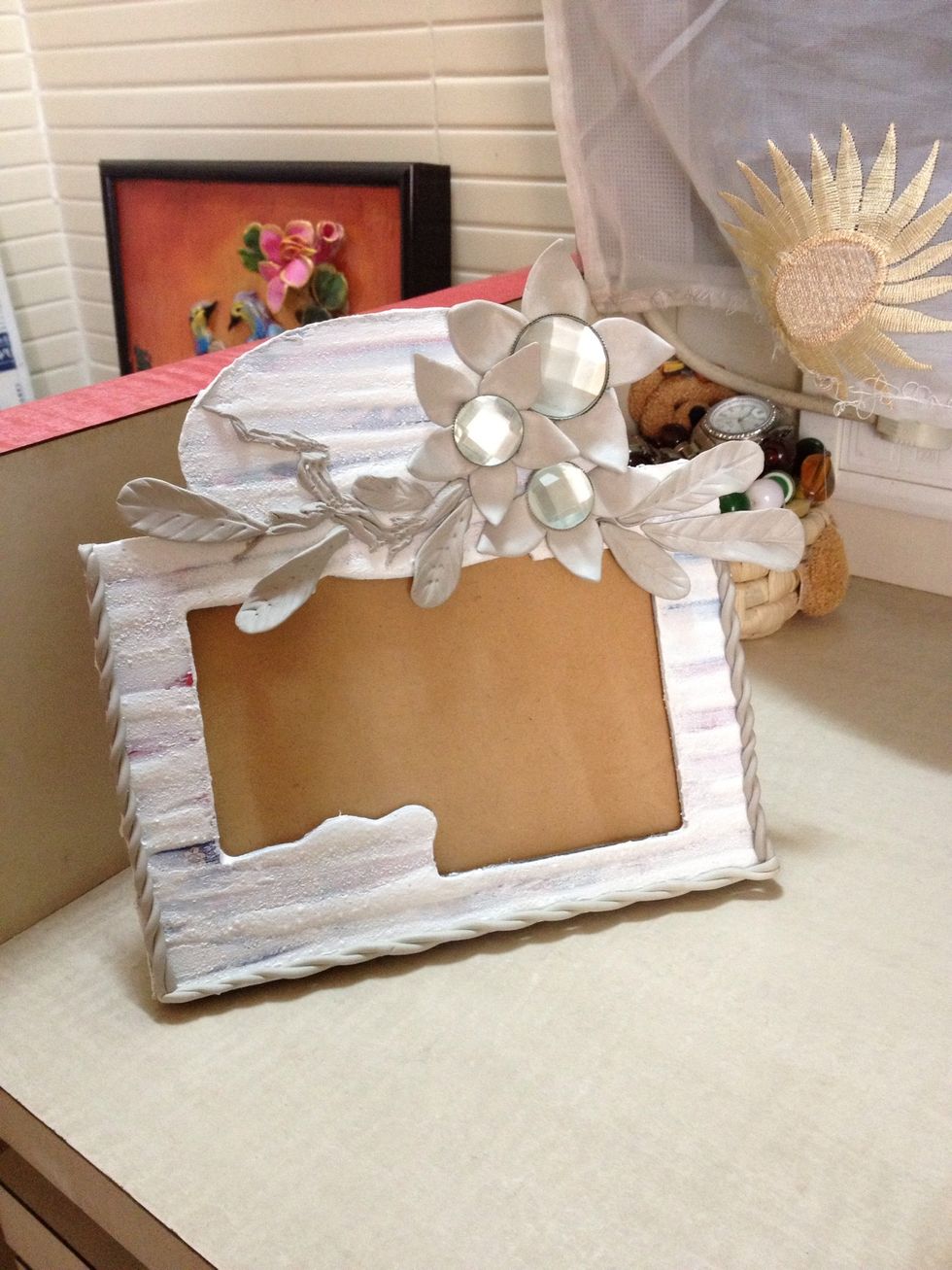 After a few hours...So all the flowers and leaves are firmly stuck on the frame. Lets paint! Will be using Acrylic paints as they are waterproof, long lasting and don't fade.