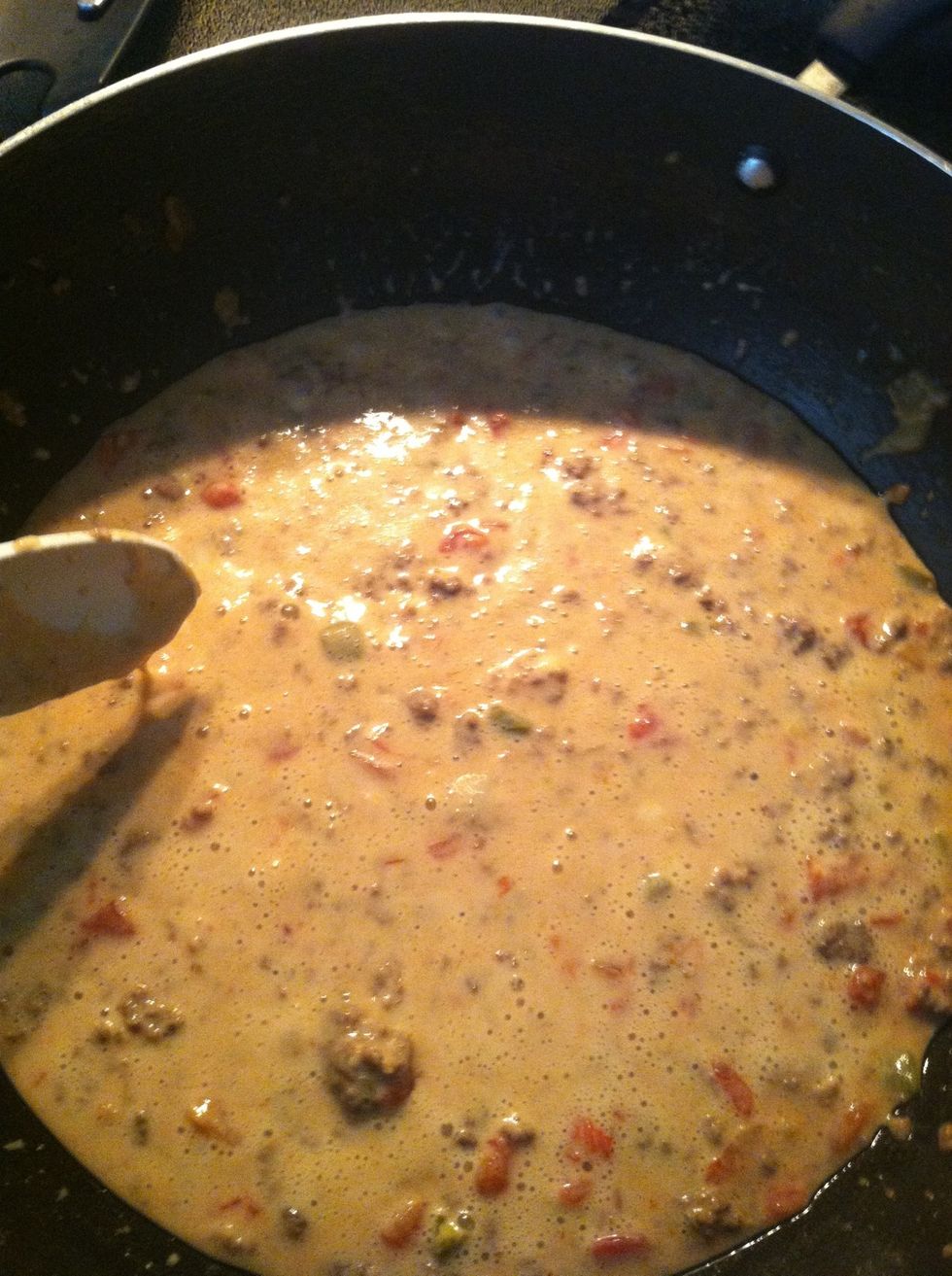 After about 10 minutes you'll get this creamy looking pan of liquid greatness. When all of the chunks of velveta are gone, you're donezo!