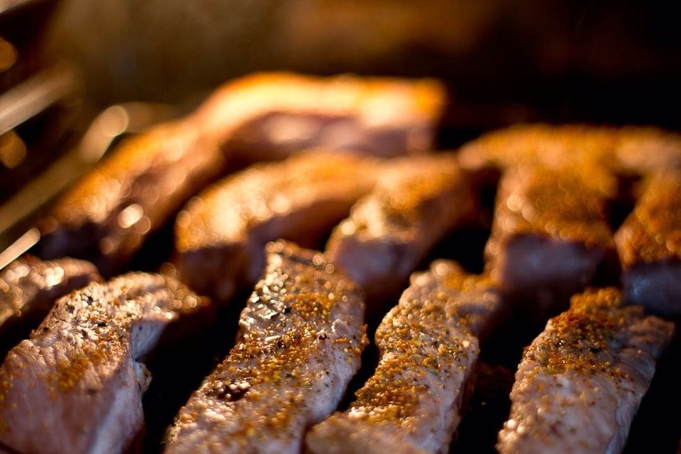 After about 15 minutes the ribs should be looking pretty good already. Remove them from the oven and let them cool slightly.