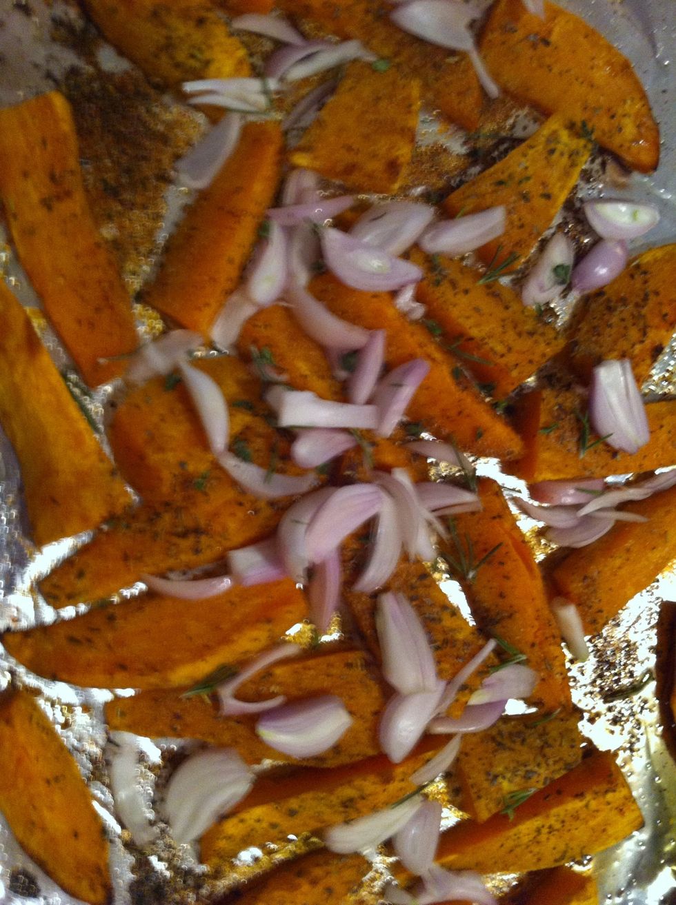 After about 30 minutes of baking, take out sweet potatoes. Add sliced shallots, rosemary and thyme. Put back in the oven. In 10 minutes, they'll be ready. Total time of cooking for potatoes: 40 min