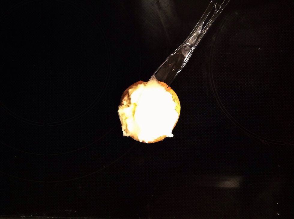 After about ten minutes of cooling you can add your filling