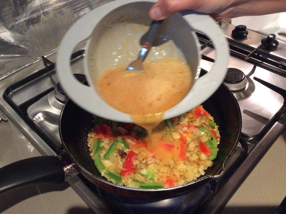 After adding peppers, add the egg into the pan.