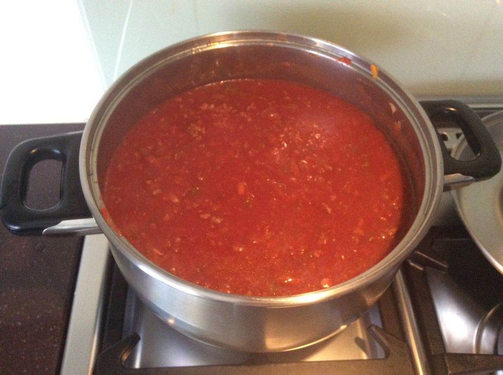 After adding the tomato paste, keep it to a low heat to cook for about an hour and a half. And salt to season.