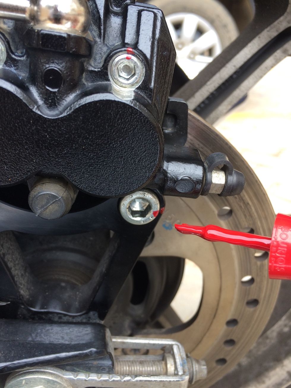 After all bolts and pins are torqued, use a bright coloured nail polish to mark the torqued bolts