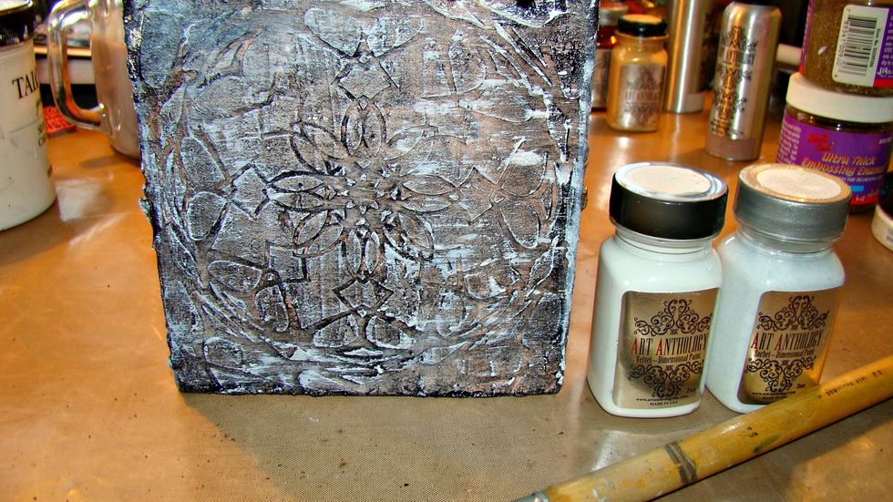 After all done, I dry brushed AA's Velvet in Cotton mixed with Sorbet Linen on top to brighten up my project. This is one of the sides of the box that did not have any of the embellishments on it.