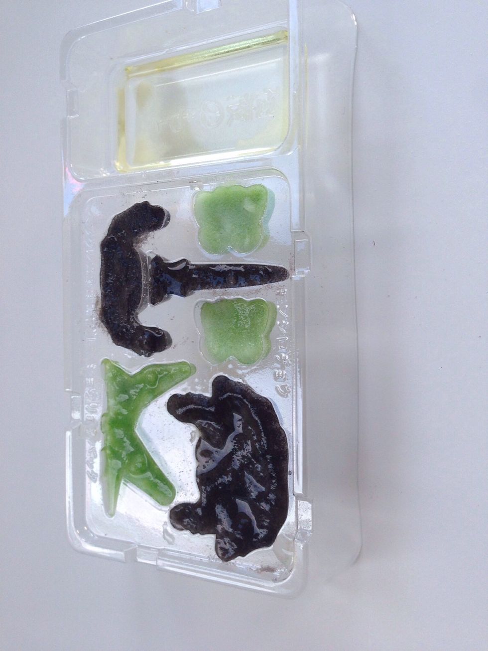 After all parts are saturated , lift container up and look underneath to see if any dry spots -if you see any dry spots, squeeze a couple drops in that area and watch from under to see that it's wet