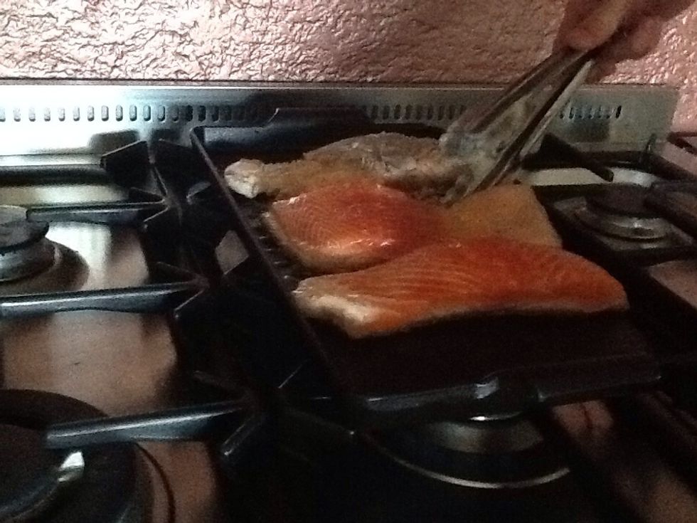 After at least 7 minutes begin to turn the fish over, be careful though the fish will have began to stick to the grill plate