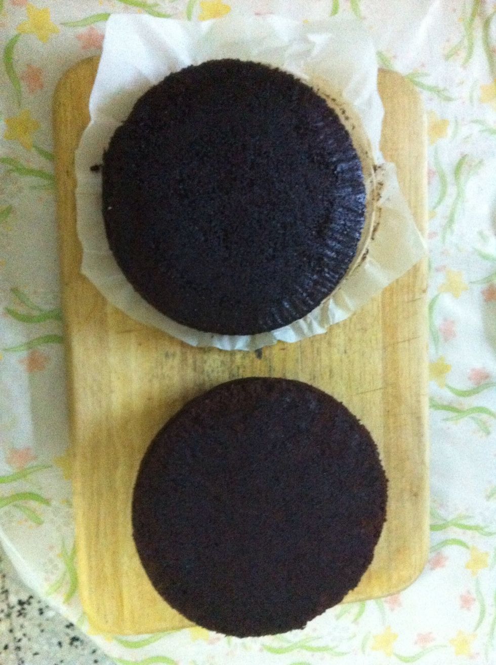 After baking, let the cakes cool in a wire rack for 30 minutes, then invert out of the pan and allow it to cool down completely. Then freeze it for and hour, freezing it makes it easier to ice it.