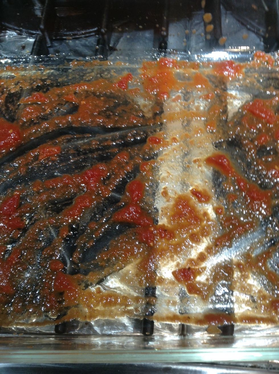 After coating bottom and sides of lasagna pan with olive oil, spread a thin layer of marinara sauce on bottom of pan.