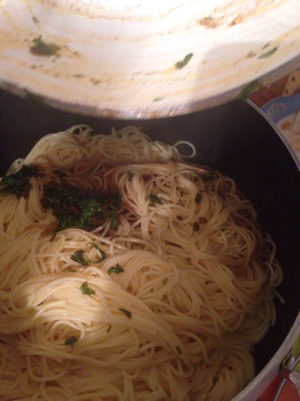 After cooking the sauce, pour it on spaghetti and laft to cook for five minutes