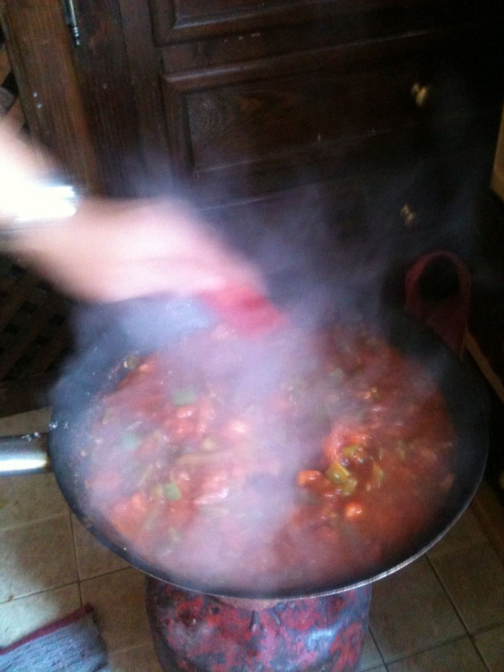 After cut the tomatos and the other things put them on fire with a half glass of huil and mixe all thing with spoon