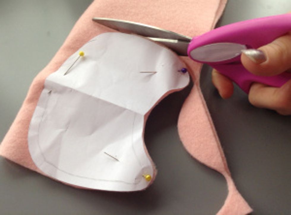 After cutting out, unfold the paper and double up the felt and cut out the shape of your owl to get two body pieces.