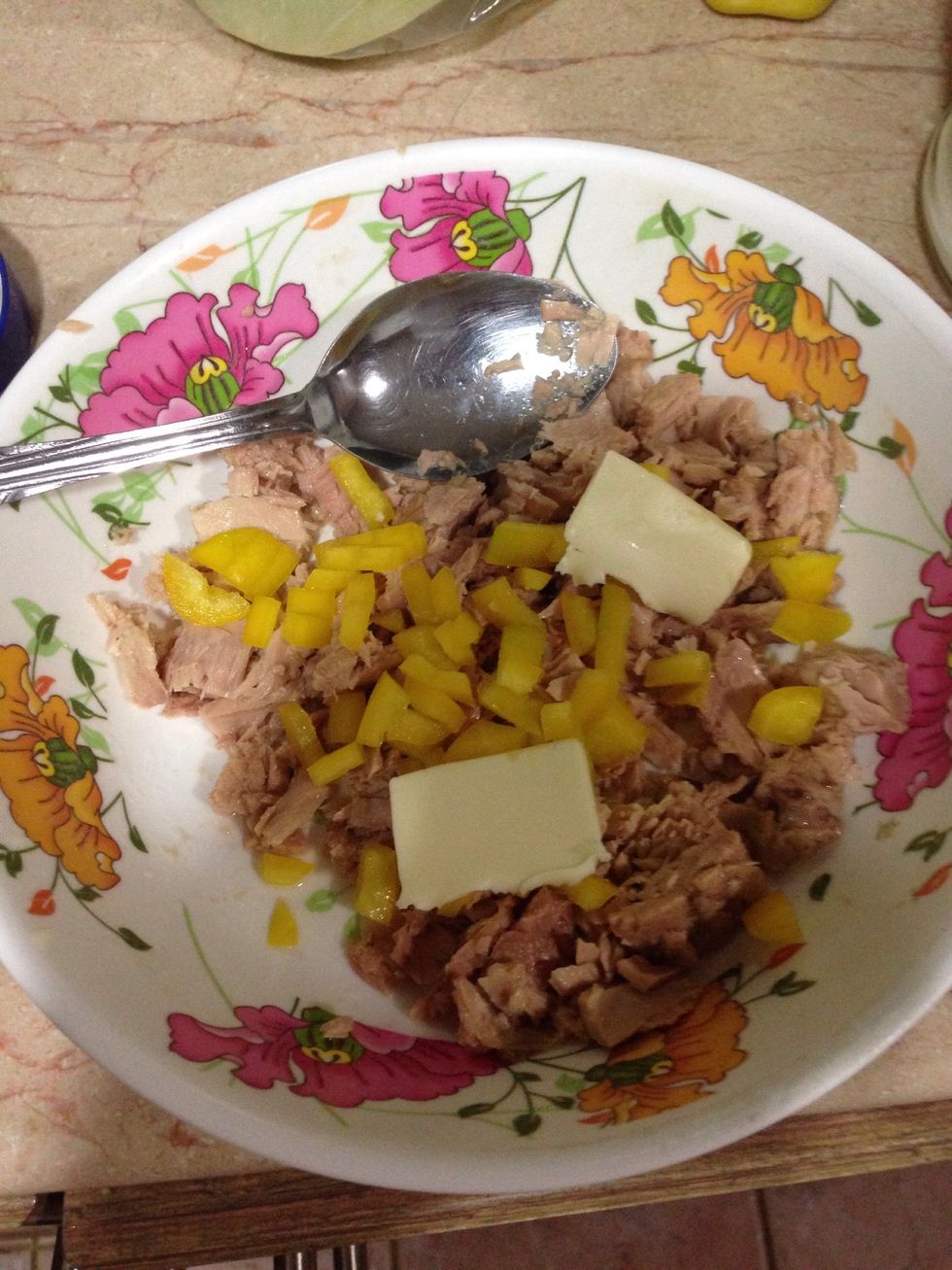 After Draining the Water, Pour the Tuna inside a bowl with the chopped up vegetables and (if you want) butter